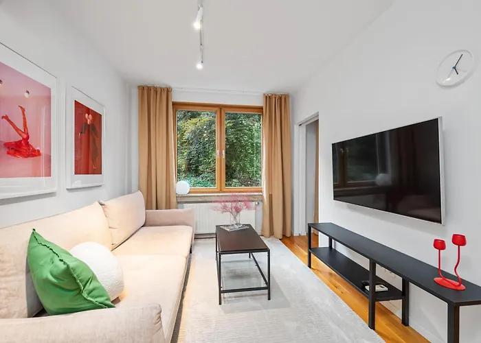 M2 Modern Apartment In City Center