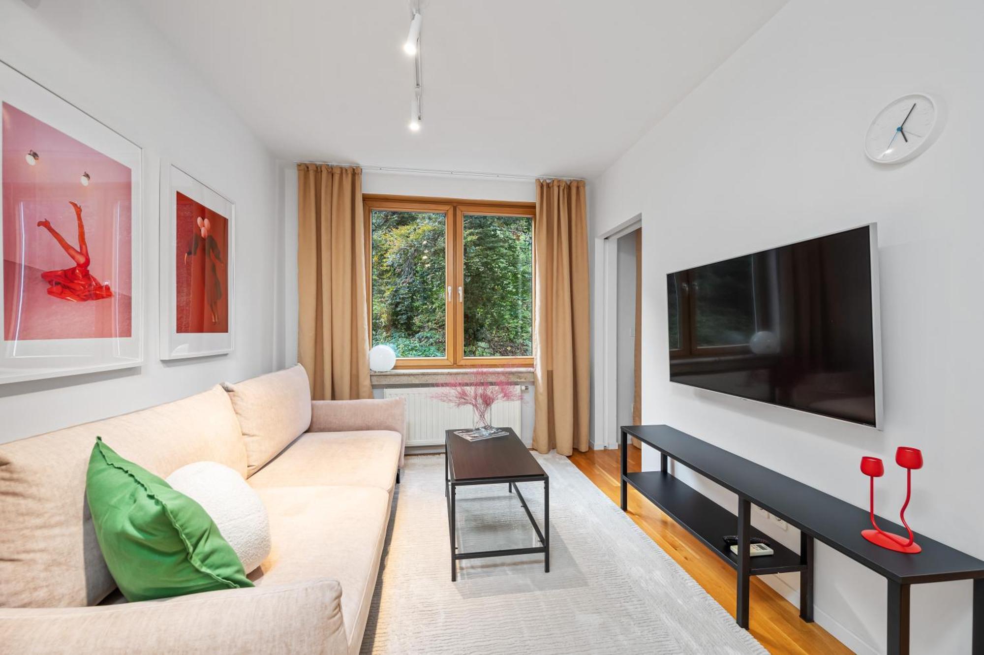 M2 Modern In Center